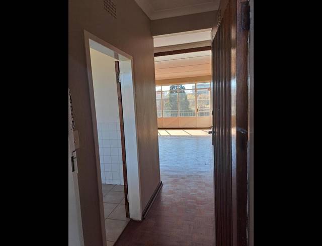 1 BEDROOM PROPERTY TO RENT IN FLORIDA LAKE